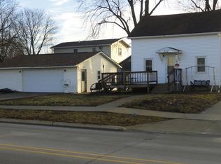 727 S Cedar St, Monticello, IA 52310