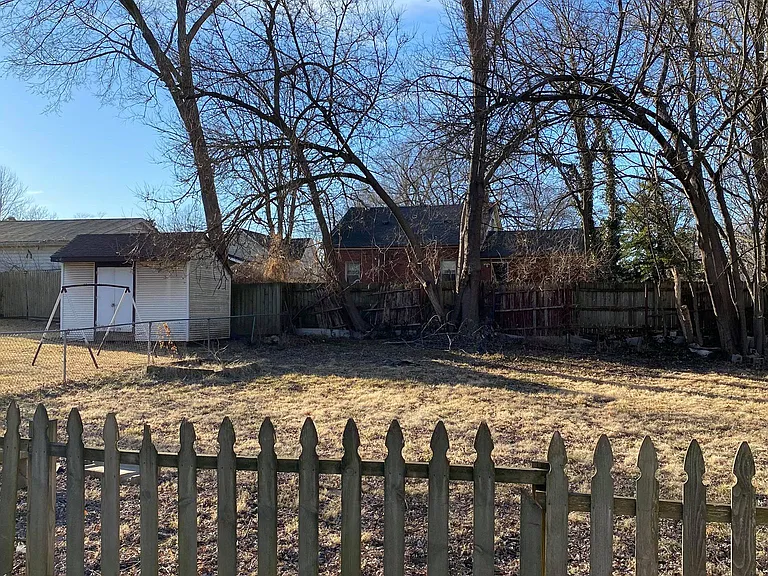 217 S 10th St — Photo 13