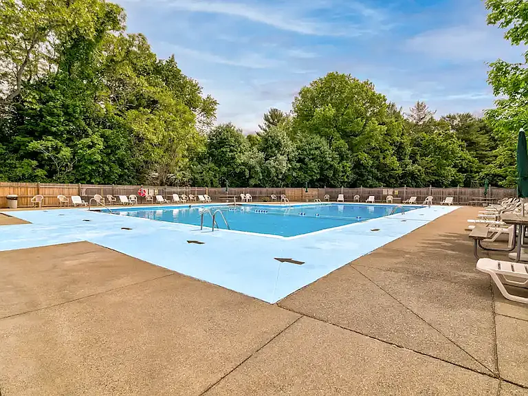 Lord Baron Apartments — Photo 4