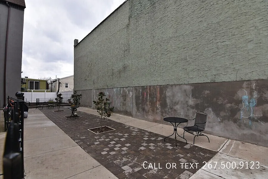 Available 10/5 Beautiful 1 Bedroom in Fishtown! — Photo 3