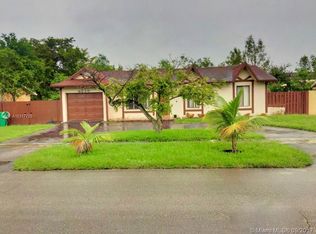 9230 Crescent Dr, Miramar, FL 33025