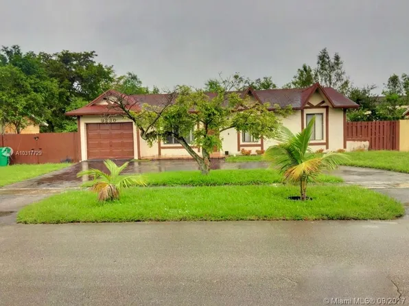 9230 Crescent Dr, Miramar, FL 33025