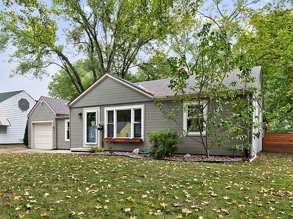 2nd image of 230 W Maiden Ln
