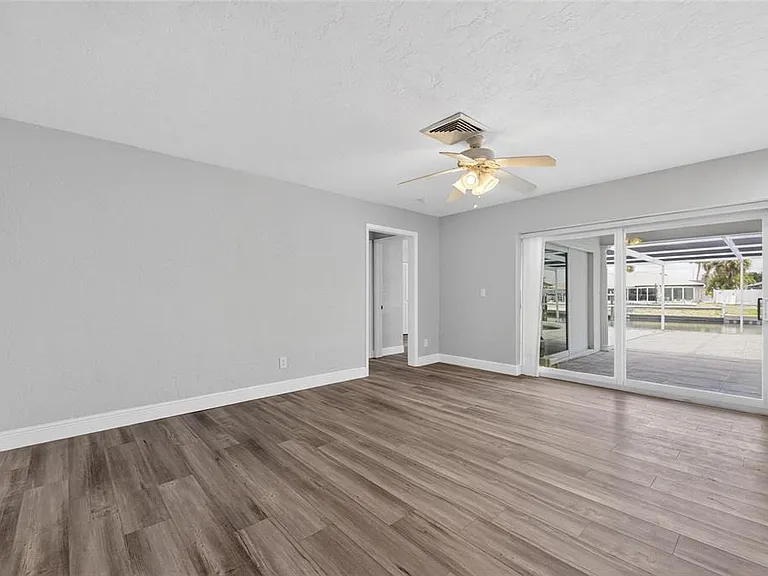 6305 Cottonwood Ln — Photo 11