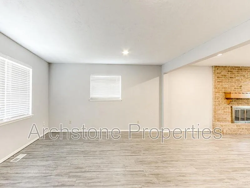 4 bed, 2.5 bath, 1890 sqft, $1,845 — Photo 3