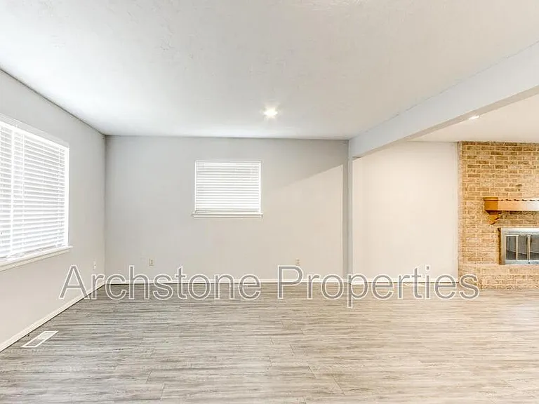2524 Boxwood Ave — Photo 3