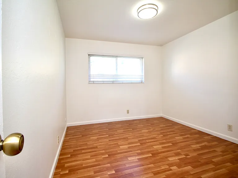 16318 Maubert Ave #D — Photo 14
