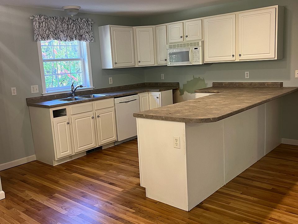 2nd image of 339 Portsmouth Ave #A