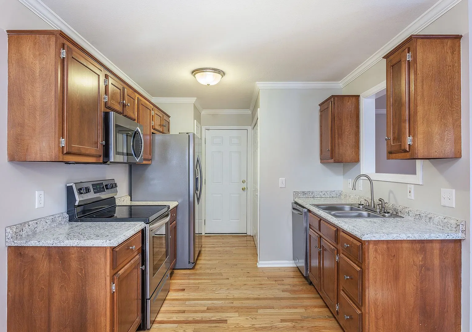 3 Bedroom Home in East Brainerd with a Fenced Backyard — Photo 3