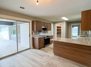 1400 Crescent Dr, Sherman, TX 75092