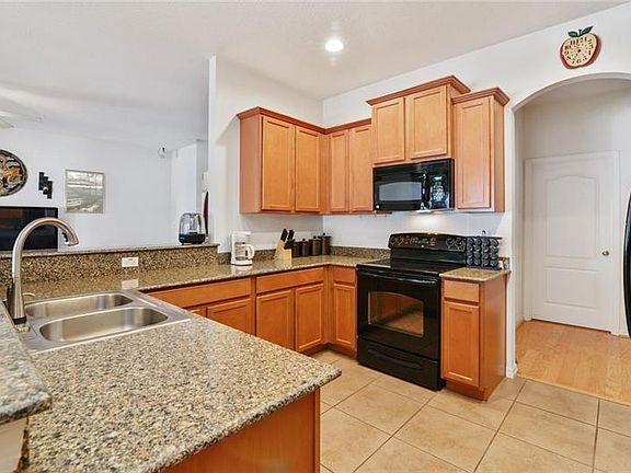 3rd image of 2826 Scenic Ln