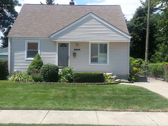 2nd image of 25891 Hollywood St