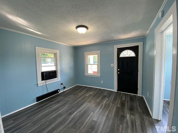 4th image of 302 N Farmer Dr