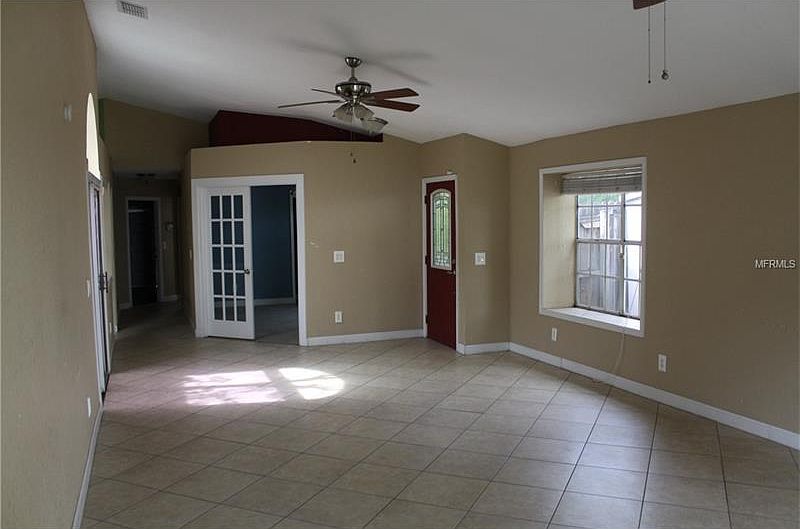 2nd image of 3021 Weymouth Ct
