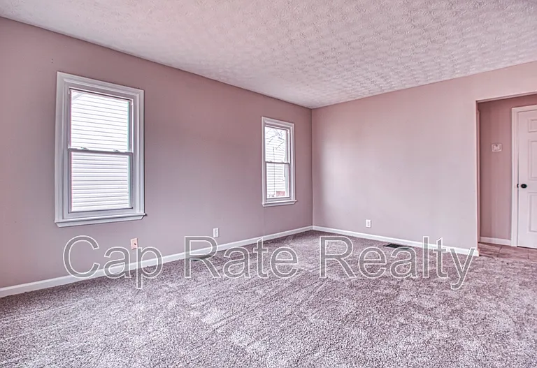 1143 Duxberry Ave — Photo 8