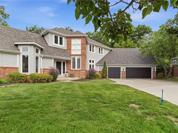 7505 El Monte Cir, Prairie Village, KS 66208