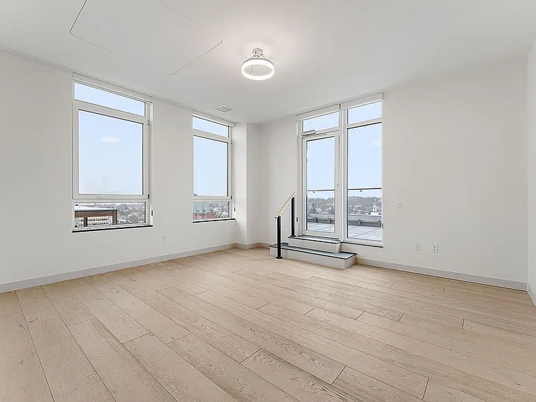 Bank Street Apartments at Burlington Square — Photo 71