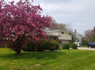 1626 S Bend Ln, Lake View, NY 14085