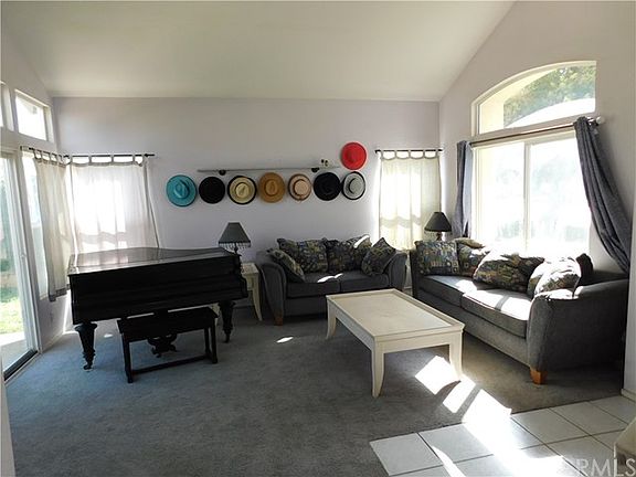 3rd image of 983 Goldenrod St