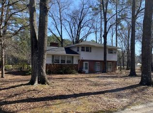 704 McNeill Dr, Laurinburg, NC 28352