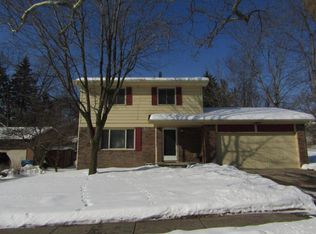 2123 Beacon Hill Dr, Lansing, MI 48906