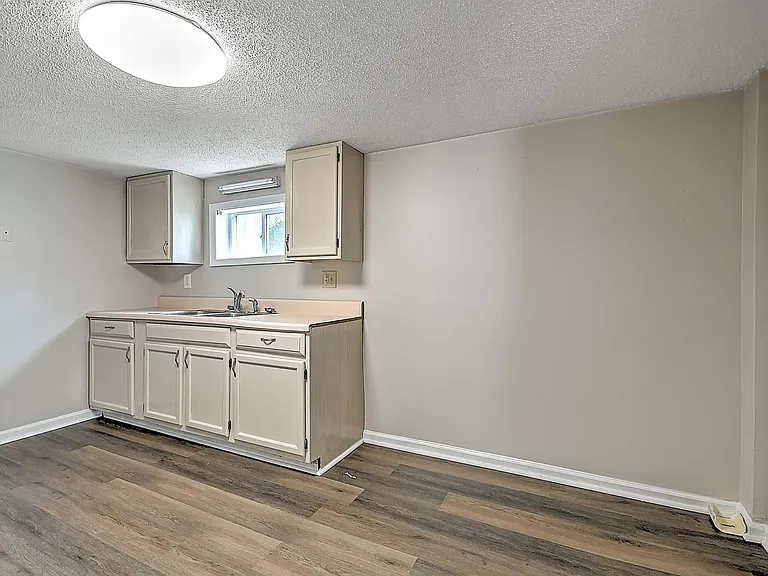 305 Moorland Dr — Photo 7