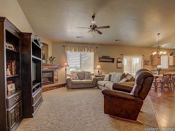 2nd image of 1437 N Canyon Trails Dr