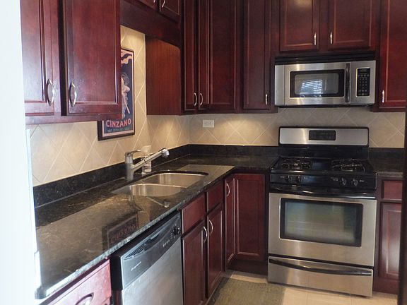 4th image of 32 Elgin Ave APT A1