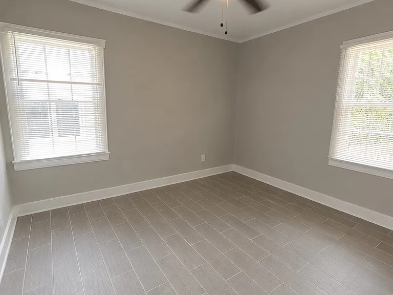 Maplewood Dr — Photo 15