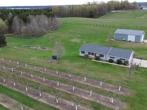 8392 Monarch Ln, Williamsburg, MI 49690