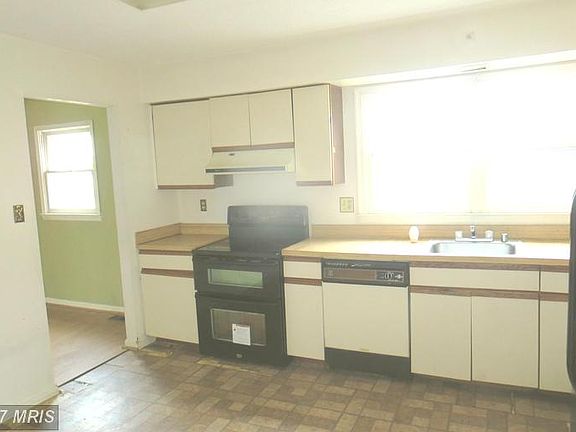 3rd image of 6103 Welshire Pl