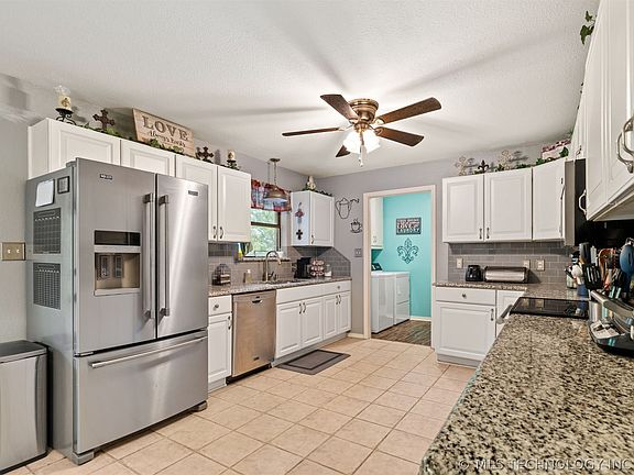 3rd image of 5634 Stonecreek Dr