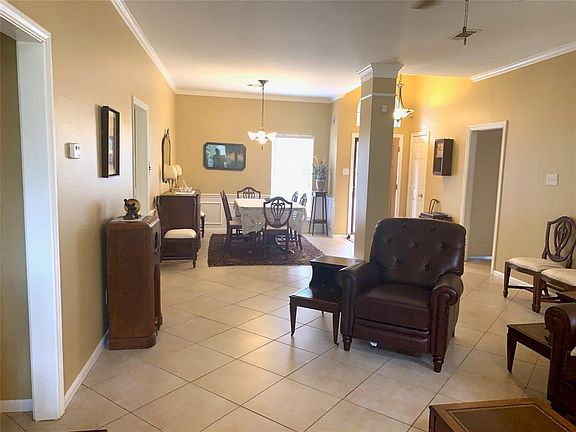 4th image of 713 Trevino Ln