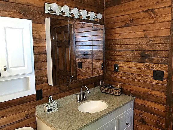 Master Bedroom Bathroom