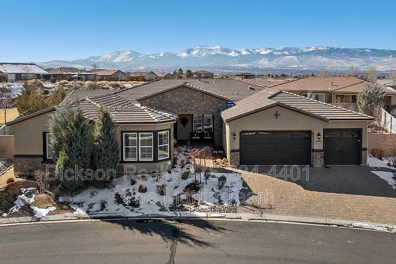 4 bed, 4.5 bath, 4241 sqft, $6,200 — Photo 2