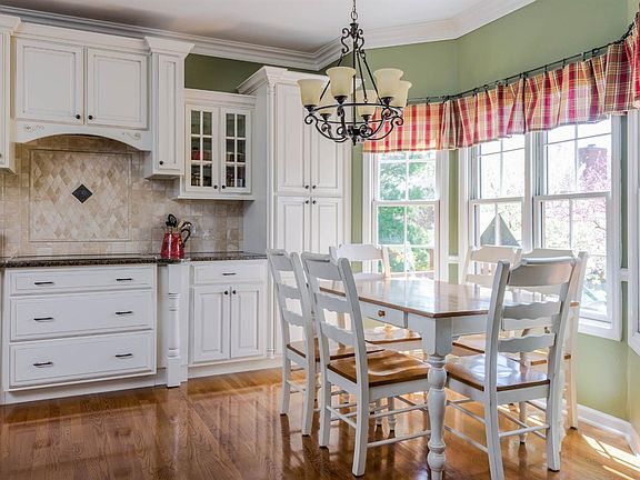 5th image of 3104 Aylesbury Cir