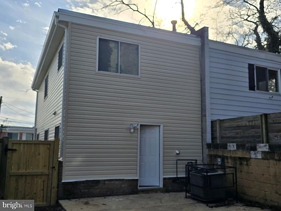 2nd image of 5320 Jay St NE