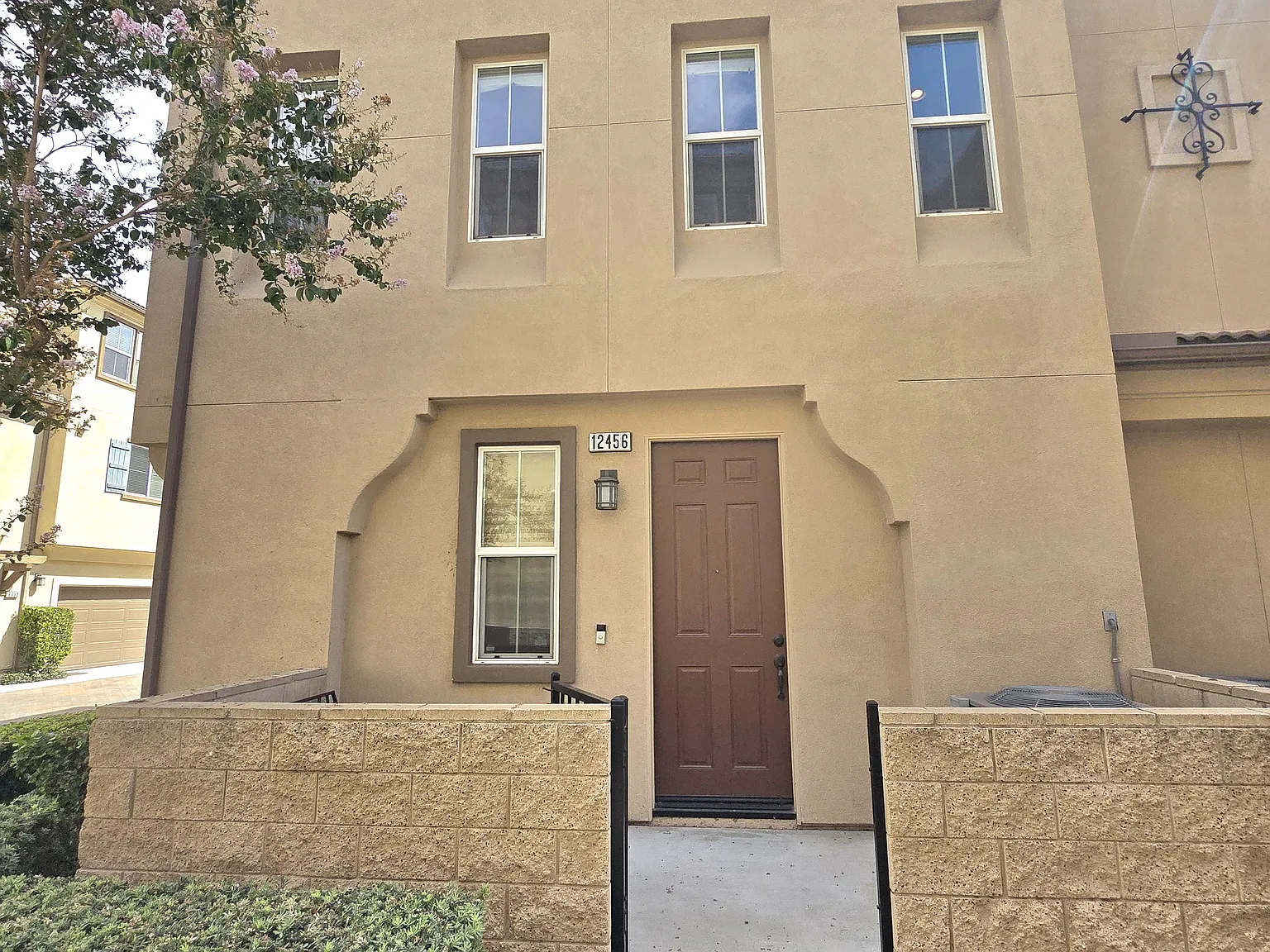 3 bed, 2.5 bath, 1668 sqft, $3,500 — Photo 3