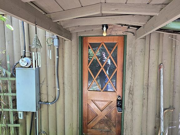 5th image of 2505 Windy Creek Rd