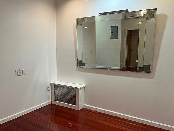 2nd image of 203 Bay 20th St Floor 1