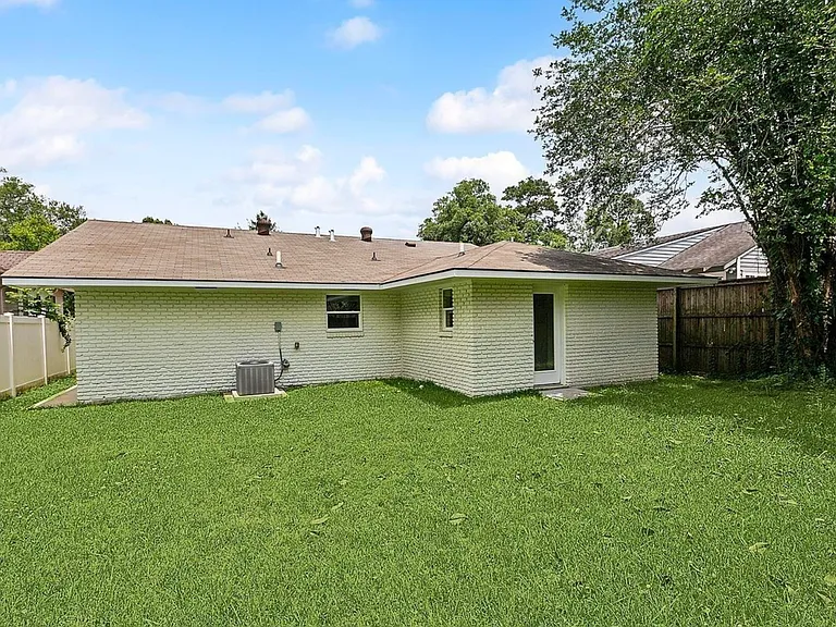 2816 Zeeland Ave — Photo 2
