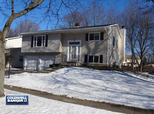 37 Asbury Ln, Cary, IL 60013