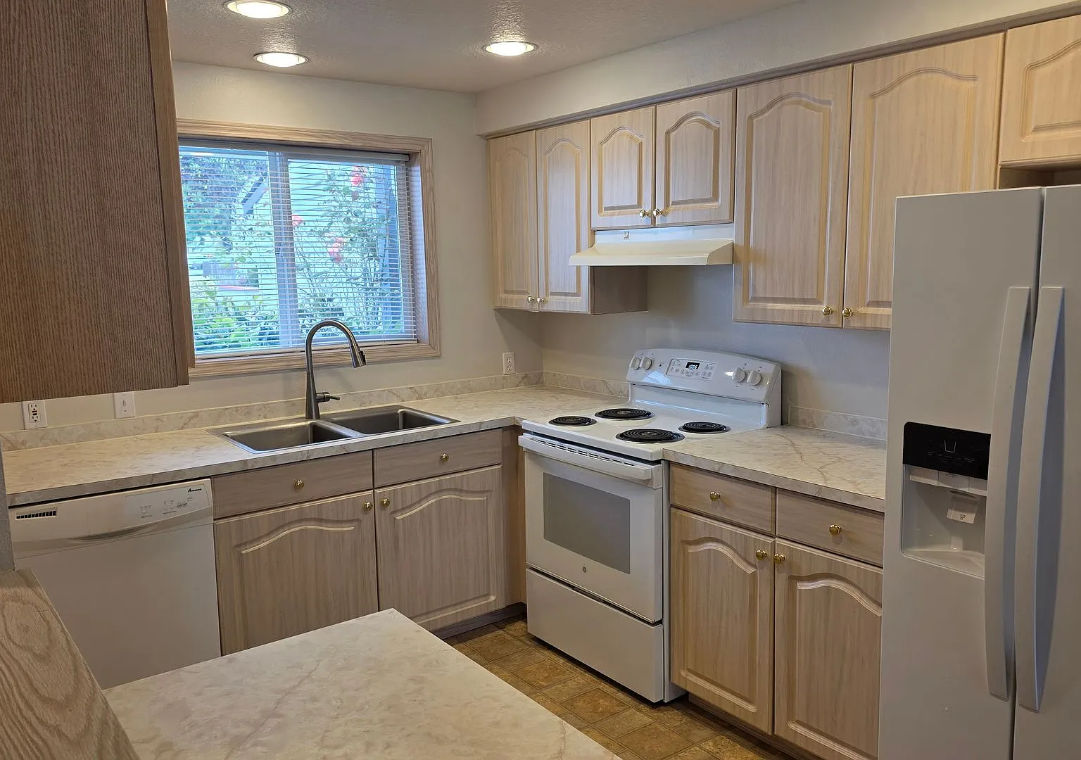 2 bedroom — Photo 2