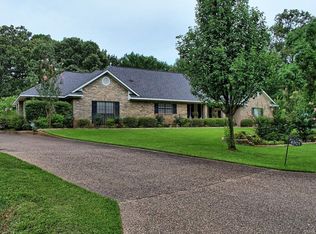 4901 Old Oak Dr, Benton, LA 71006