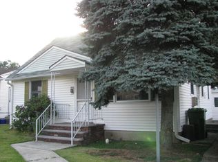 3 Albert Dr, Parlin, NJ 08859