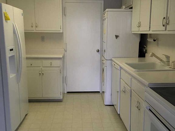 3rd image of 250 S Reynolds St APT 1012