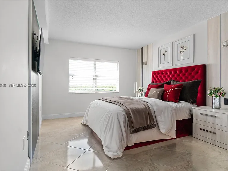 400 Kings Point Dr #606 — Photo 12