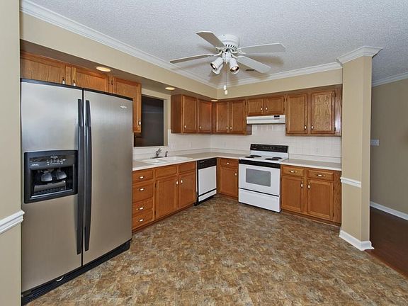 4th image of 715 Cedar Ln Unit 103