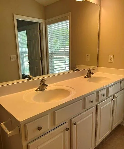 1317 Thornborough Dr — Photo 13