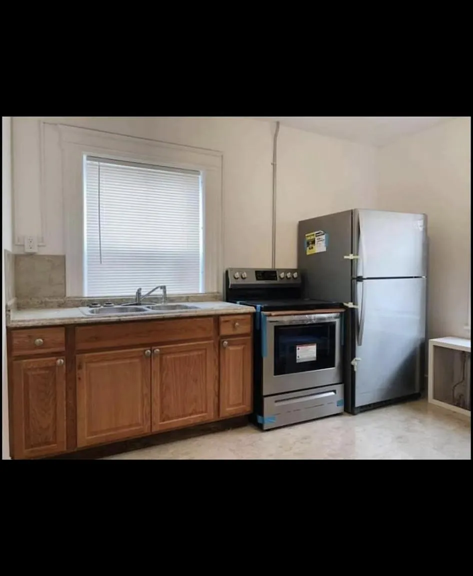 12 bed, 7754 sqft, $15,750 — Photo 4